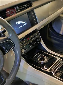 جاكوار XF